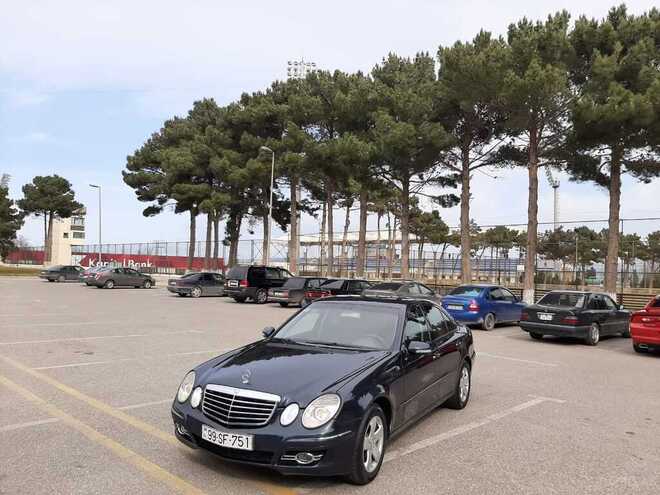 Mercedes E 240 2003, 328,000 km - 2.6 l - Sumqayıt