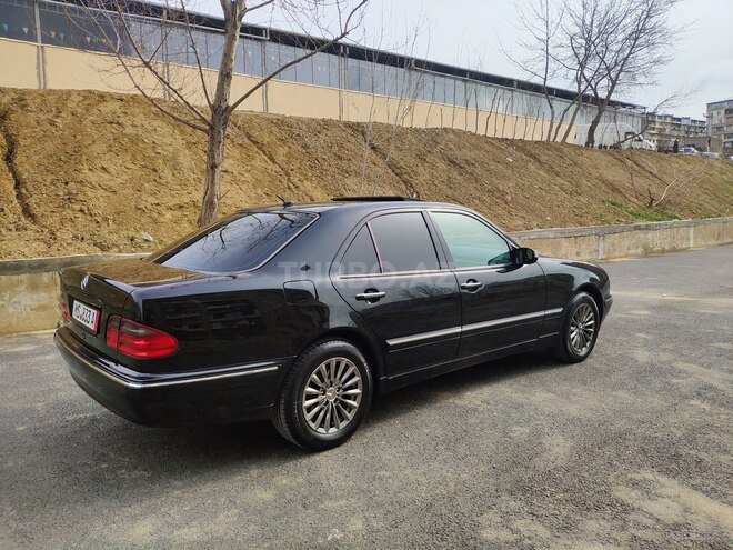 Mercedes E 240 2001, 299,800 km - 2.6 l - Bakı