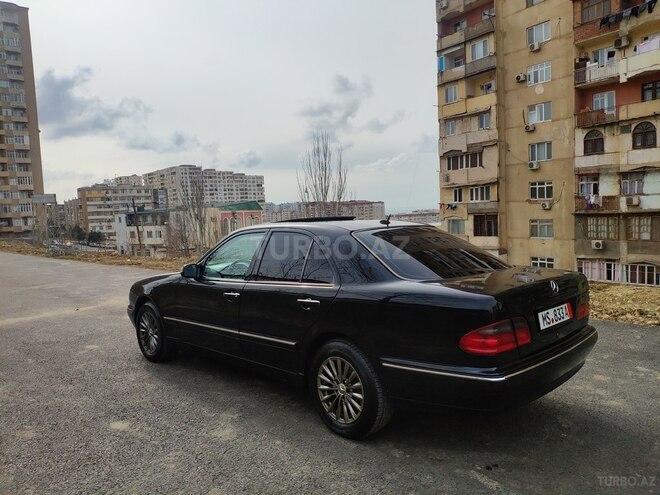 Mercedes E 240 2001, 299,800 km - 2.6 l - Bakı