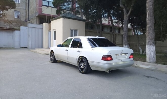 Mercedes E 280 1994, 436,000 km - 2.8 l - Bakı