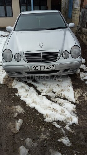 Mercedes E 220 2000, 350,000 km - 2.2 l - İsmayıllı