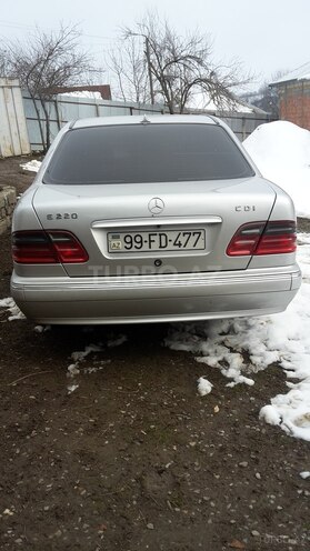 Mercedes E 220 2000, 350,000 km - 2.2 l - İsmayıllı