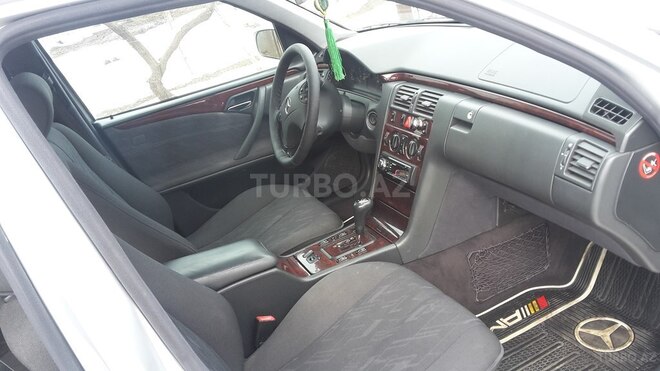 Mercedes E 220 2000, 350,000 km - 2.2 l - İsmayıllı