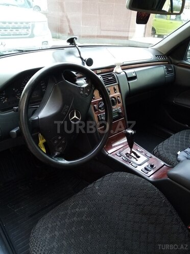 Mercedes E 220 2000, 305,000 km - 0.2 l - Bakı