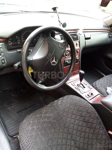 Mercedes E 220 2000, 305,000 km - 0.2 l - Bakı