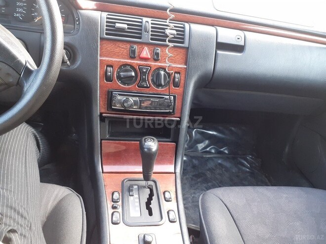 Mercedes E 230 1995, 396,273 km - 2.3 l - Bakı