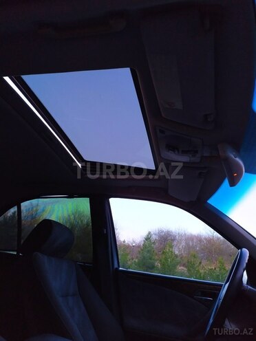 Mercedes E 270 2001, 390,000 km - 2.7 l - Qusar
