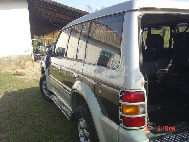 Mitsubishi Pajero 1995, 421,321 km - 2.8 l - Lerik