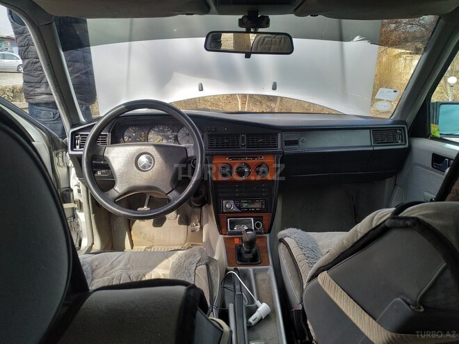 Mercedes 190 1992, 235,000 km - 1.8 l - Qazax