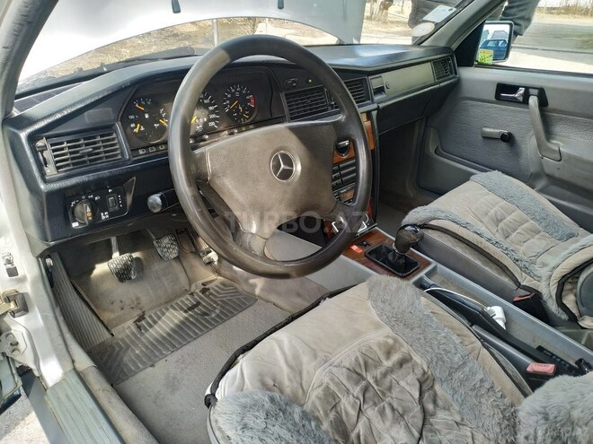 Mercedes 190 1992, 235,000 km - 1.8 l - Qazax
