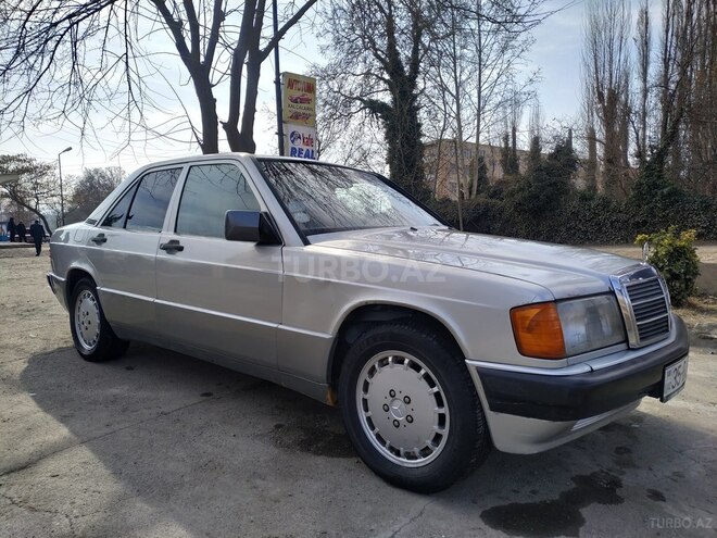 Mercedes 190 1992, 235,000 km - 1.8 l - Qazax