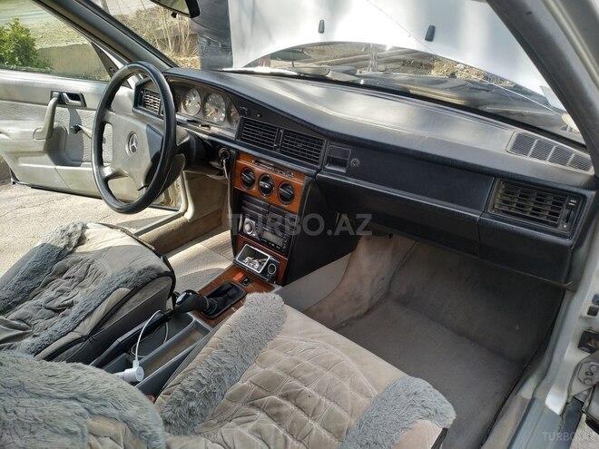 Mercedes 190 1992, 235,000 km - 1.8 l - Qazax
