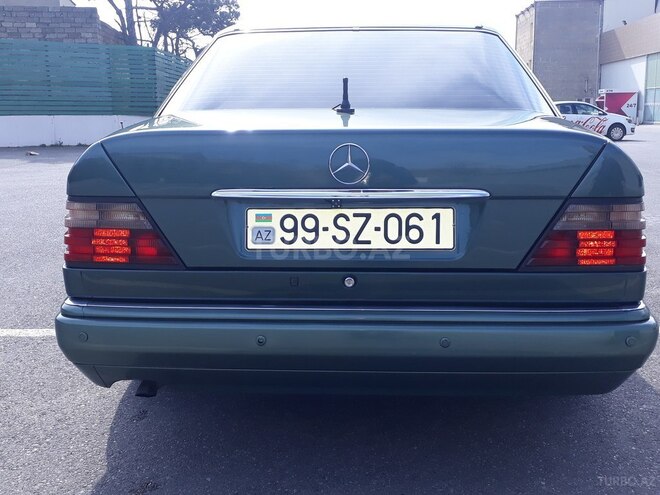 Mercedes E 220 1994, 222,000 km - 2.2 l - Bakı