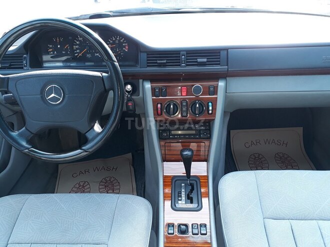 Mercedes E 220 1994, 222,000 km - 2.2 l - Bakı