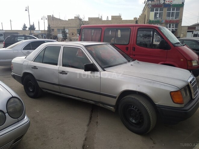 Mercedes E 230 1986, 500,000 km - 2.3 l - Salyan