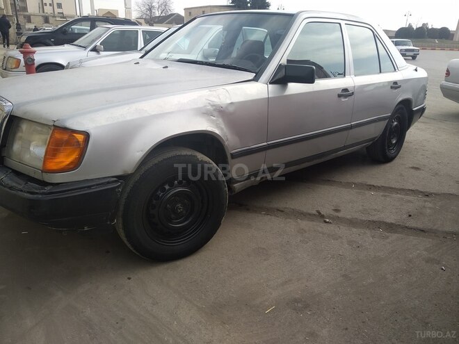Mercedes E 230 1986, 500,000 km - 2.3 l - Salyan