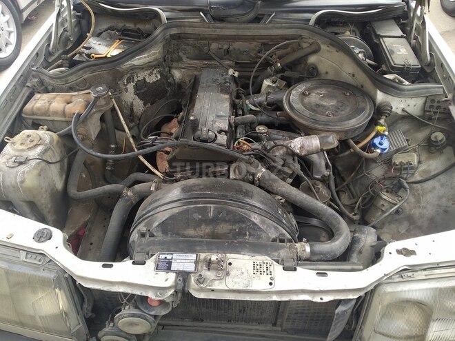 Mercedes E 230 1986, 500,000 km - 2.3 l - Salyan