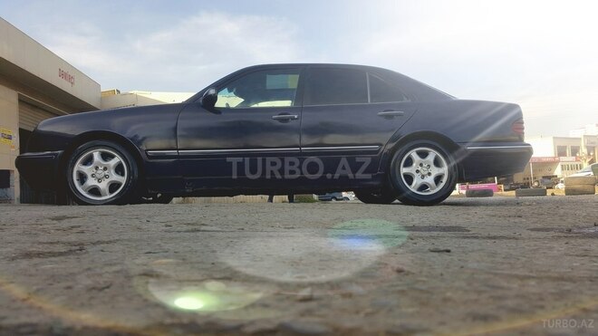 Mercedes E 240 1999, 275,000 km - 2.4 l - Sumqayıt