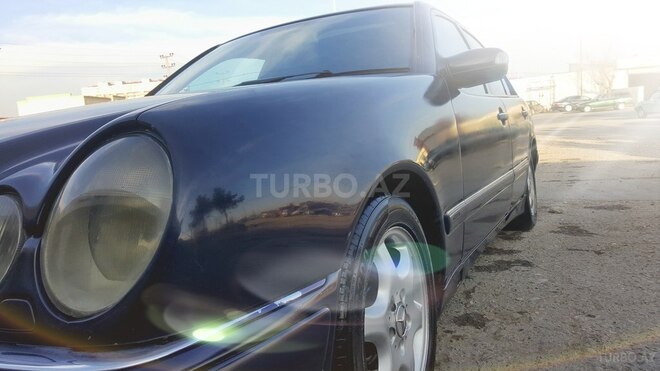 Mercedes E 240 1999, 275,000 km - 2.4 l - Sumqayıt