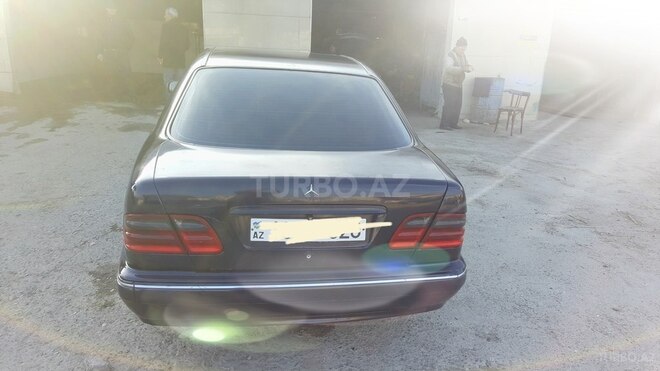 Mercedes E 240 1999, 275,000 km - 2.4 l - Sumqayıt