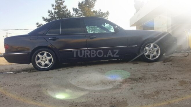 Mercedes E 240 1999, 275,000 km - 2.4 l - Sumqayıt