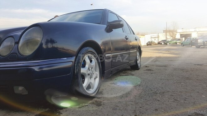 Mercedes E 240 1999, 275,000 km - 2.4 l - Sumqayıt