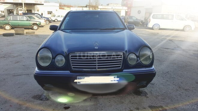 Mercedes E 240 1999, 275,000 km - 2.4 l - Sumqayıt