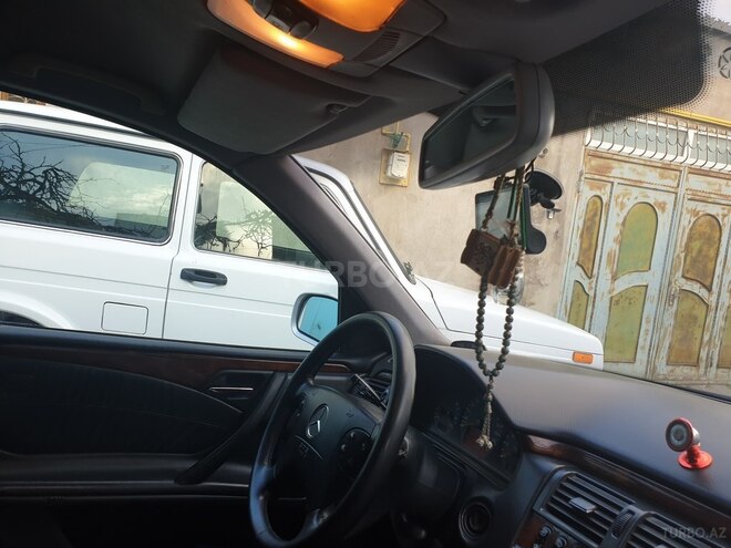 Mercedes E 240 2000, 204,000 km - 2.4 l - Bakı