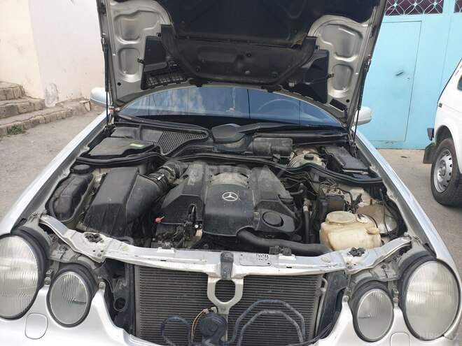 Mercedes E 240 2000, 204,000 km - 2.4 l - Bakı