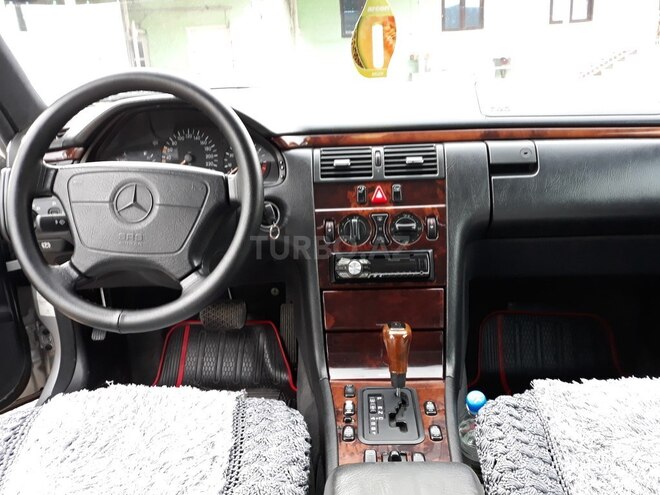 Mercedes E 240 1998, 193,000 km - 2.4 l - Tovuz