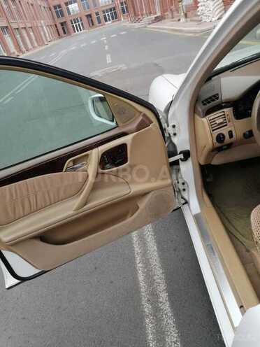 Mercedes E 240 1999, 180,029 km - 2.4 л - Gəncə