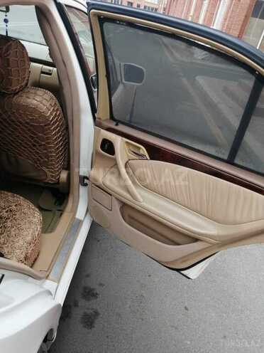 Mercedes E 240 1999, 180,029 km - 2.4 л - Gəncə