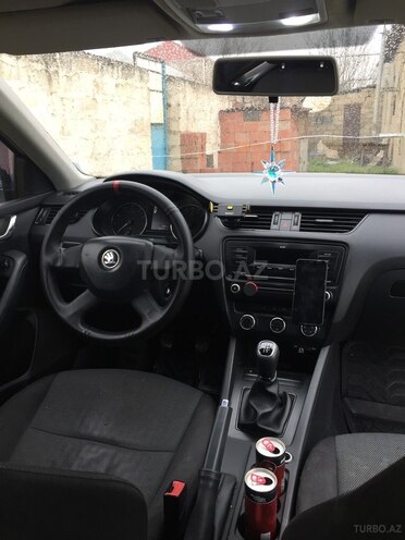 Skoda Octavia 2013, 565,000 km - 1.2 l - Bakı