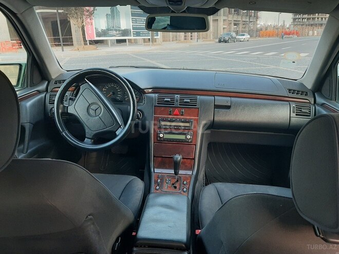 Mercedes E 240 1998, 202,231 km - 2.4 l - Bakı