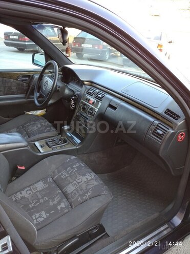 Mercedes E 230 1996, 278,000 km - 2.3 l - Zaqatala