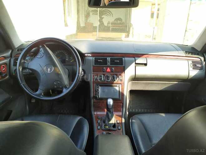 Mercedes E 220 1999, 485,545 km - 2.2 л - Qax