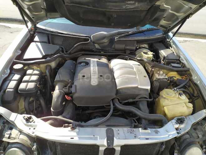 Mercedes E 220 1999, 485,545 km - 2.2 л - Qax