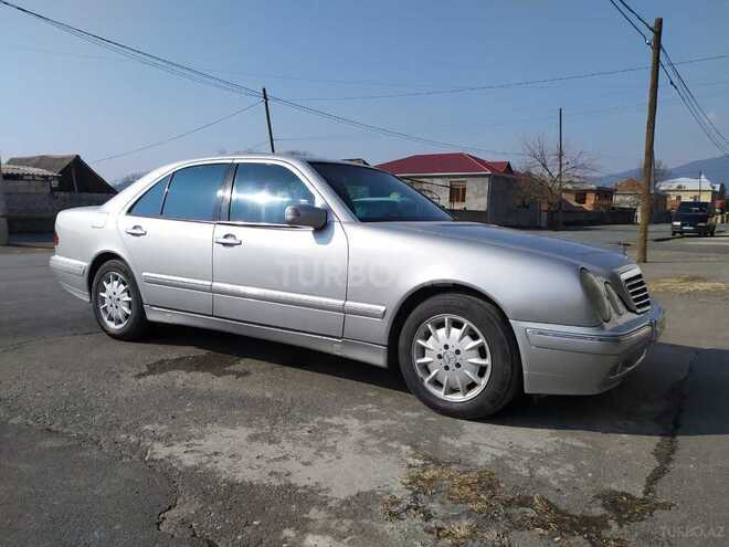 Mercedes E 220 1999, 485,545 km - 2.2 л - Qax