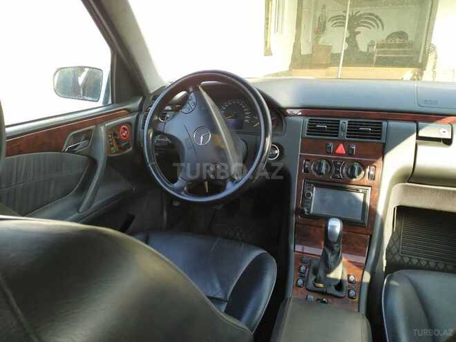 Mercedes E 220 1999, 485,545 km - 2.2 л - Qax