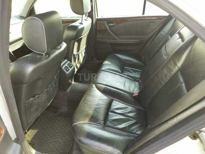Mercedes E 220 1999, 485,545 km - 2.2 л - Qax