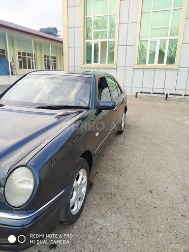 Mercedes E 230 1997, 420,000 km - 2.3 l - Astara