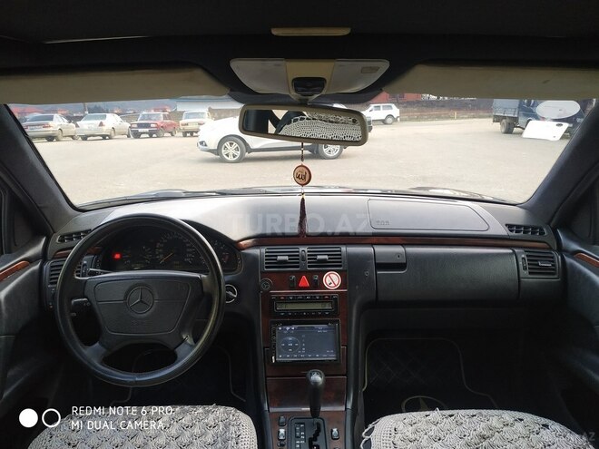 Mercedes E 230 1997, 420,000 km - 2.3 l - Astara