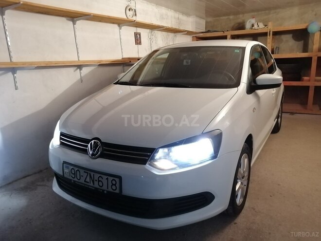 Volkswagen Polo 2015, 154,000 km - 1.6 l - Bakı