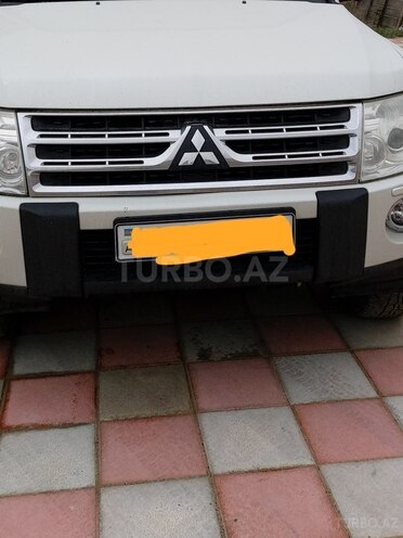 Mitsubishi Pajero 2009, 140,000 km - 3.0 л - Sumqayıt