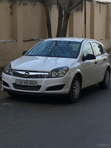 Opel Astra 2010, 136,000 km - 1.4 l - Bakı