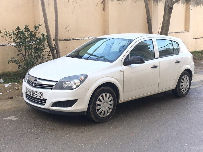 Opel Astra 2010, 136,000 km - 1.4 l - Bakı