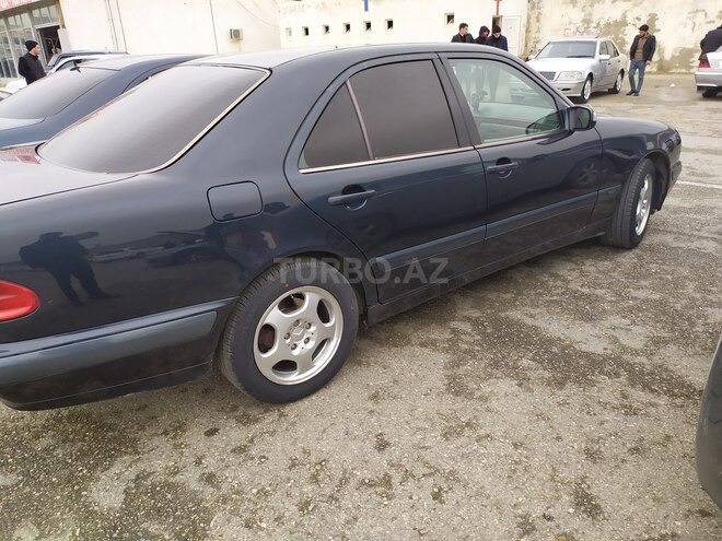 Mercedes E 220 2000, 310,000 km - 2.2 л - Bakı