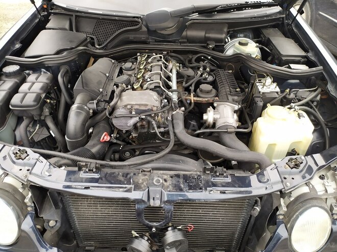 Mercedes E 220 2000, 310,000 km - 2.2 л - Bakı
