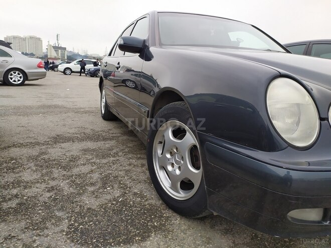 Mercedes E 220 2000, 310,000 km - 2.2 л - Bakı