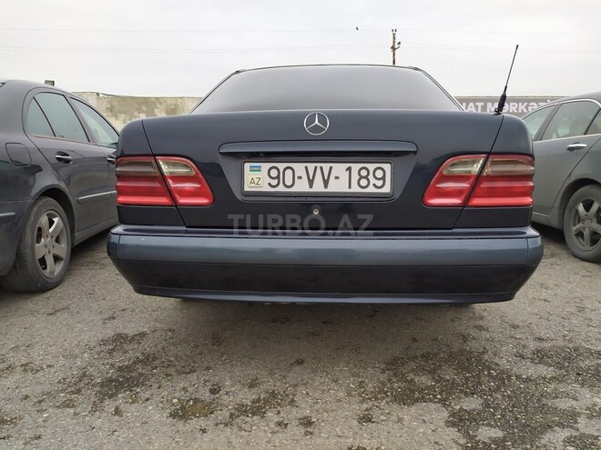 Mercedes E 220 2000, 310,000 km - 2.2 л - Bakı